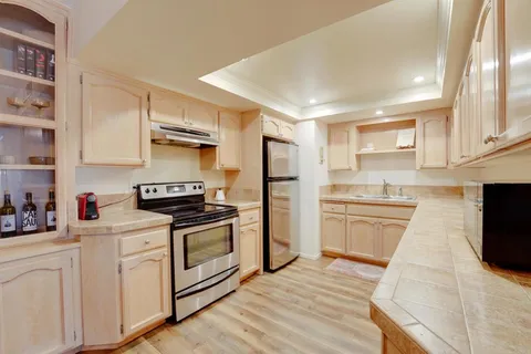 $625,000 | 4900 Rosehedge Drive, Unit 208, La Mesa, CA 91942