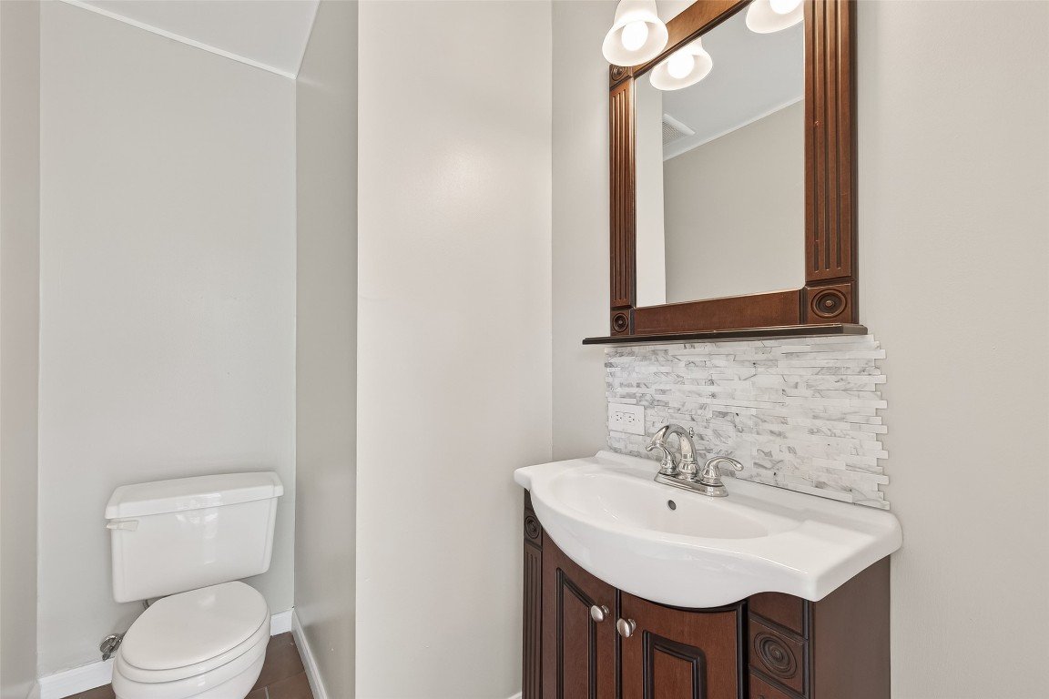 1619 Ashway Street Conroe, TX 77385 - Photo 24 of 40 Half bath off the side of the den and back door