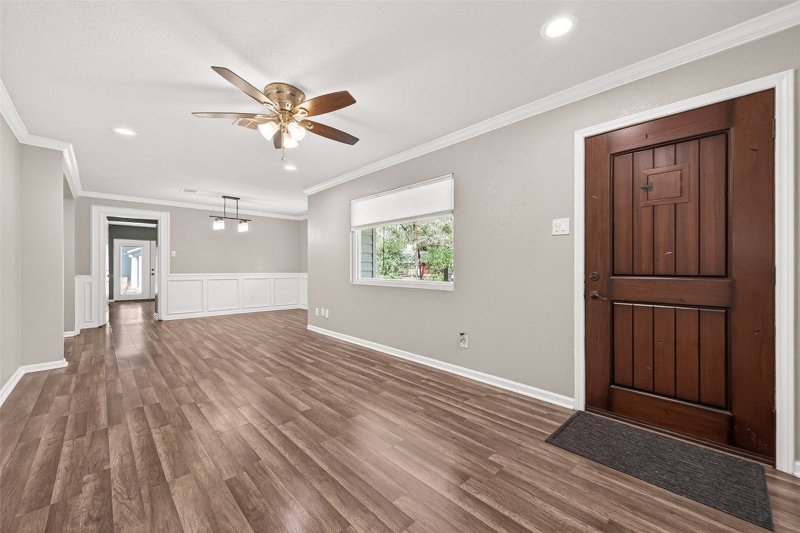 1619 Ashway Street Conroe, TX 77385 - Photo 6 of 40 Alternate view of living/dining