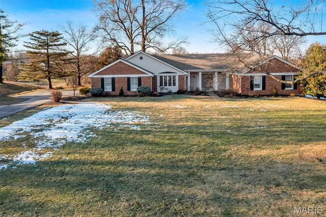 $975,000 | 231 Pennington Lane, Clarkson Valley, MO 63005