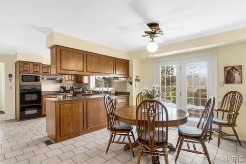 $975,000 | 231 Pennington Lane, Clarkson Valley, MO 63005