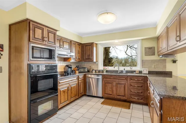 $975,000 | 231 Pennington Lane, Clarkson Valley, MO 63005