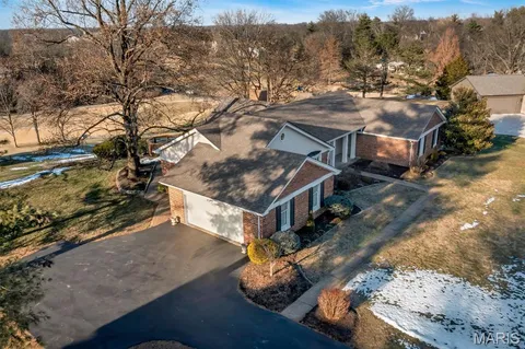 $975,000 | 231 Pennington Lane, Clarkson Valley, MO 63005