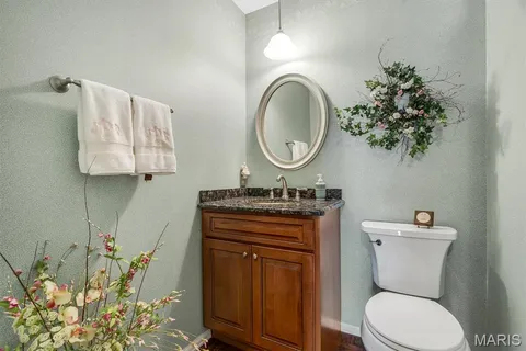 $975,000 | 231 Pennington Lane, Clarkson Valley, MO 63005