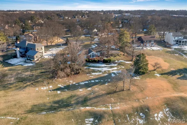 $975,000 | 231 Pennington Lane, Clarkson Valley, MO 63005