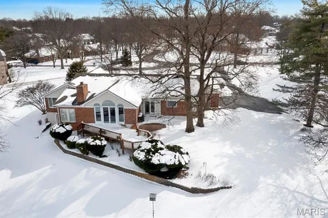 $975,000 | 231 Pennington Lane, Clarkson Valley, MO 63005