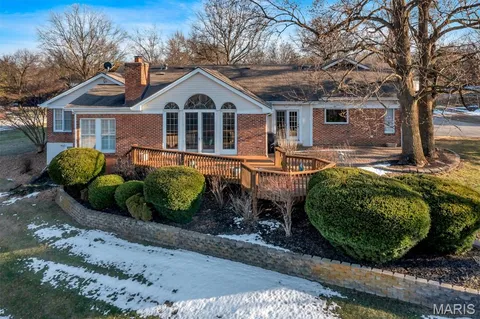 $975,000 | 231 Pennington Lane, Clarkson Valley, MO 63005