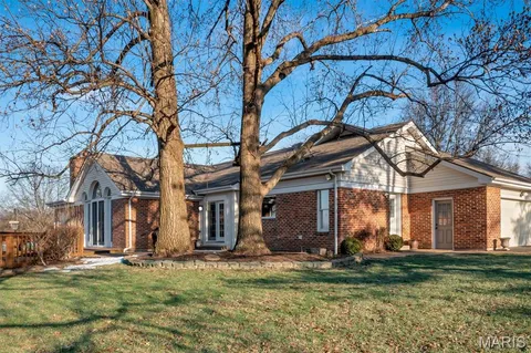 $975,000 | 231 Pennington Lane, Clarkson Valley, MO 63005