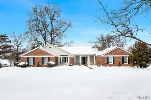 $975,000 | 231 Pennington Lane, Clarkson Valley, MO 63005