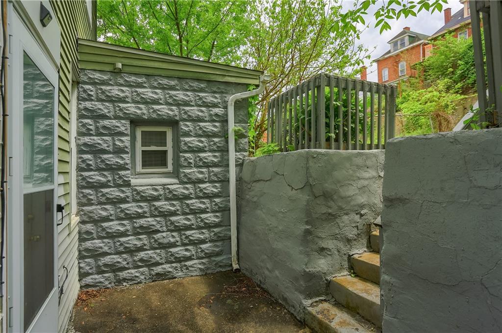 19 Shaw Avenue McKees Rocks, PA 15136 - Photo 25 of 27