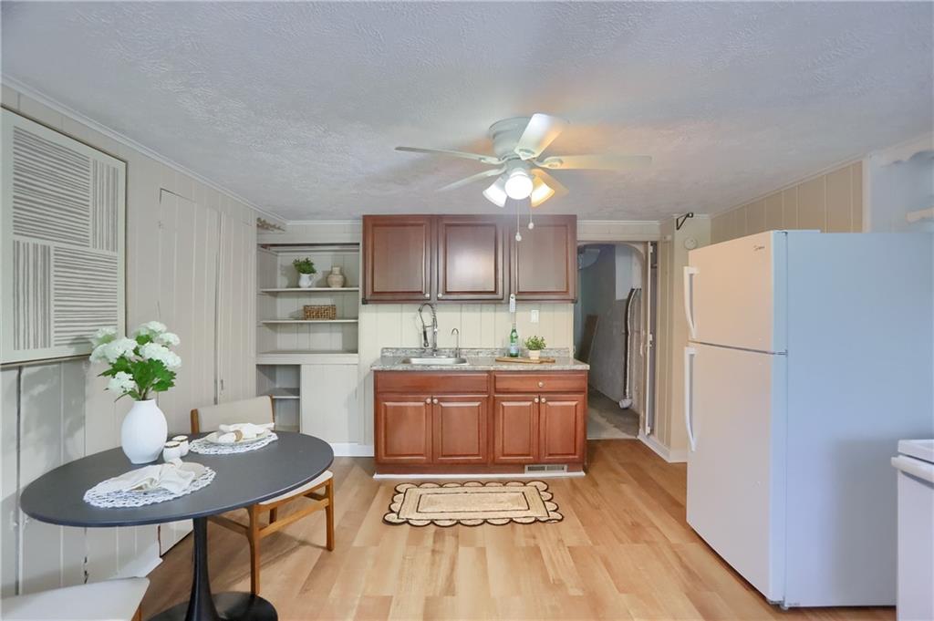 19 Shaw Avenue McKees Rocks, PA 15136 - Photo 5 of 27