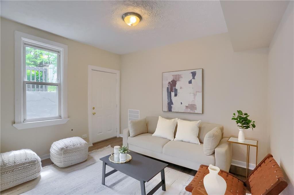 19 Shaw Avenue McKees Rocks, PA 15136 - Photo 9 of 27