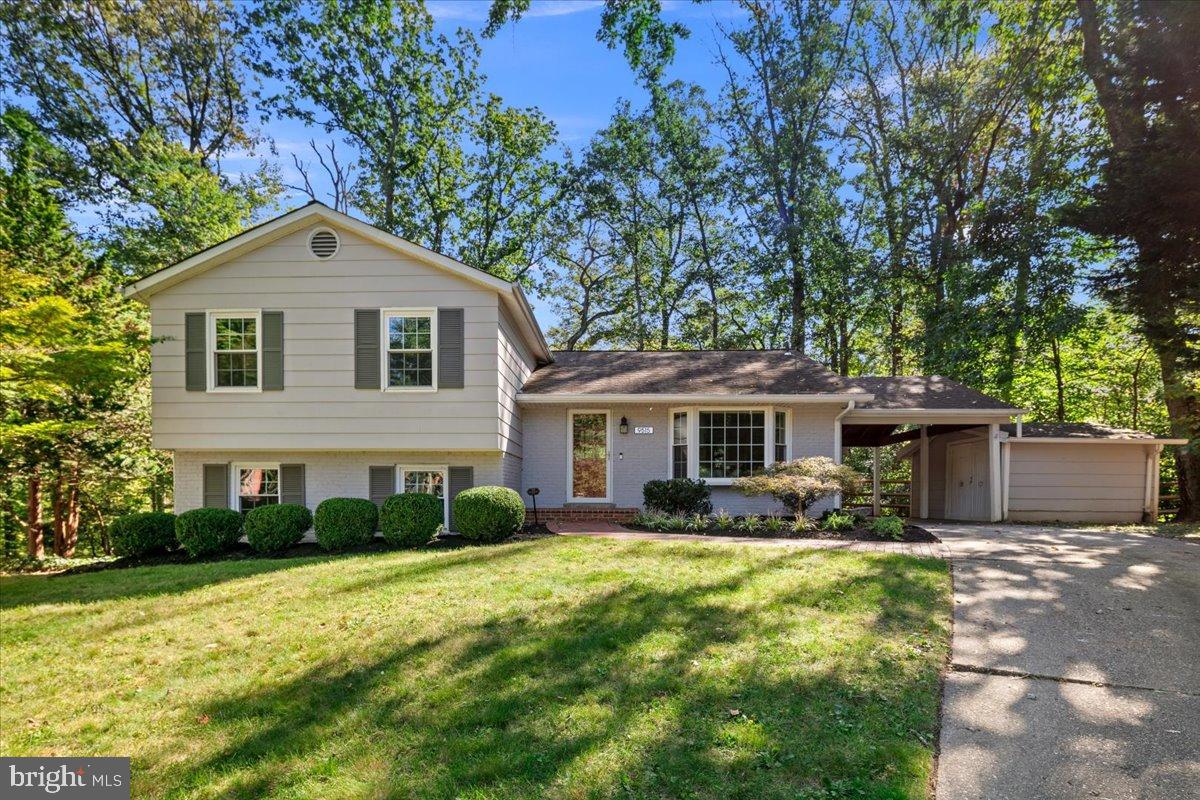 9515 Stevebrook Road Fairfax, VA 22032 - Photo 1 of 25 a front view of house with yard and green space