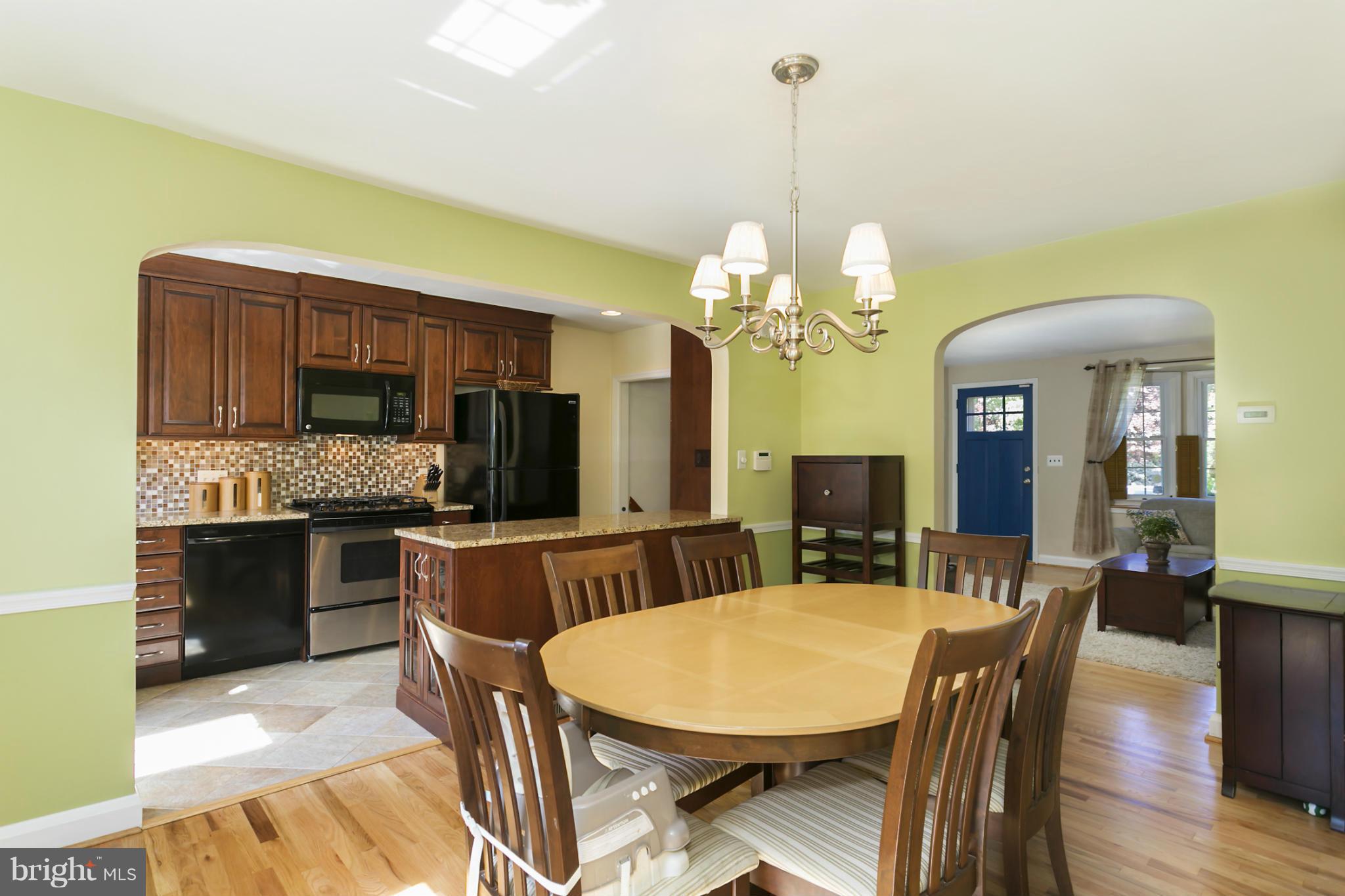 7047 Heathfield Road Baltimore, MD 21212 - Photo 5 of 19 a very nice looking dining room with a table and chairs