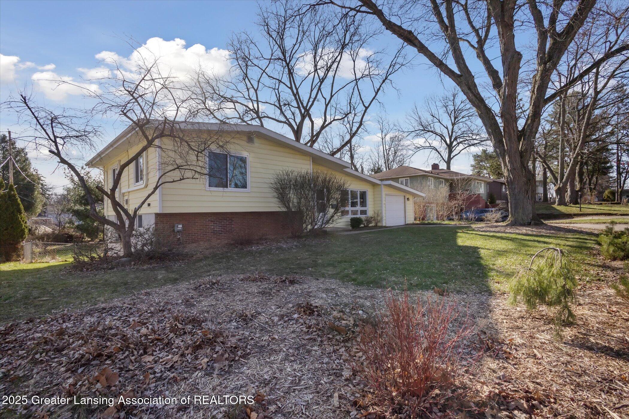 954 Delridge Road East Lansing, MI 48823 - Photo 2 of 36 02-954-Delridge-Rd-East-Lansing-MI-48823
