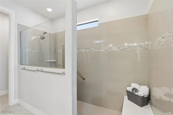 $880,000 | 11745 Bowes Circle, Fort Myers, FL 33913