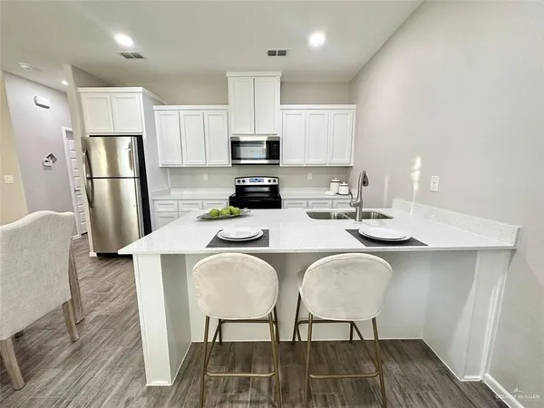 $985 | 1205 West Sucre Drive, Unit 1, Edinburg, TX 78541