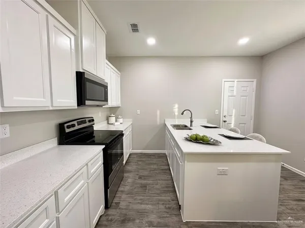 $985 | 1205 West Sucre Drive, Unit 1, Edinburg, TX 78541