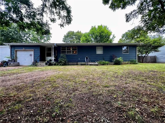 $124,900 | 830 East 22nd Street, Baxter Springs, KS 66713