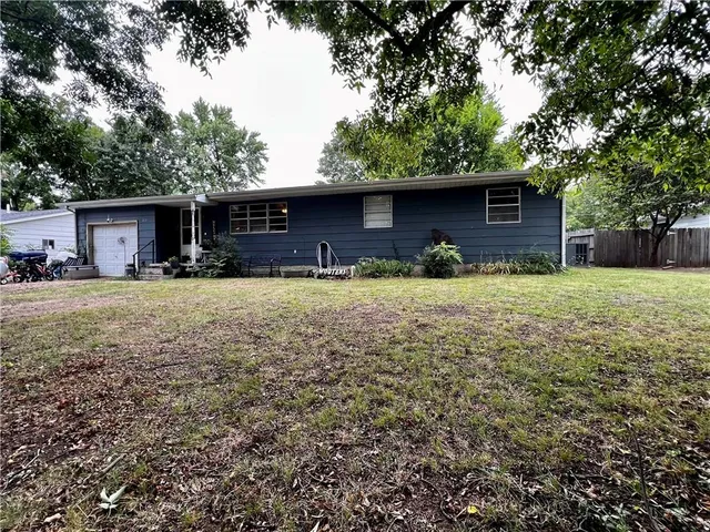 $124,900 | 830 East 22nd Street, Baxter Springs, KS 66713