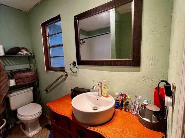 $124,900 | 830 East 22nd Street, Baxter Springs, KS 66713