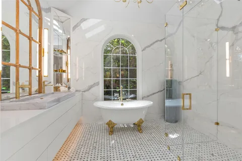 $1,999,900 | 17 Hedgebrook Way, The Hills, TX 78738