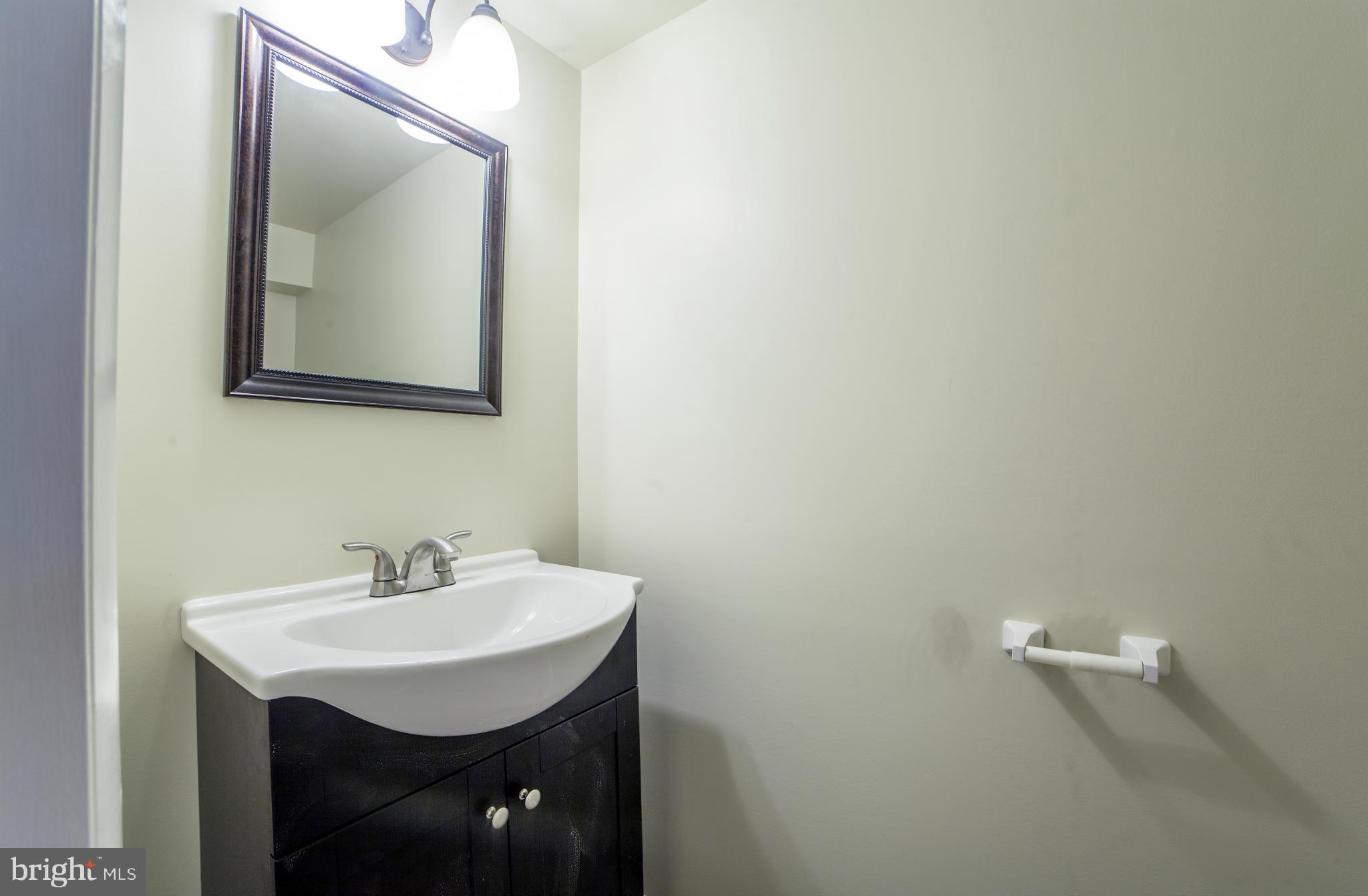 562 Brisbane Road Baltimore, MD 21229 - Photo 17 of 26 Bath
