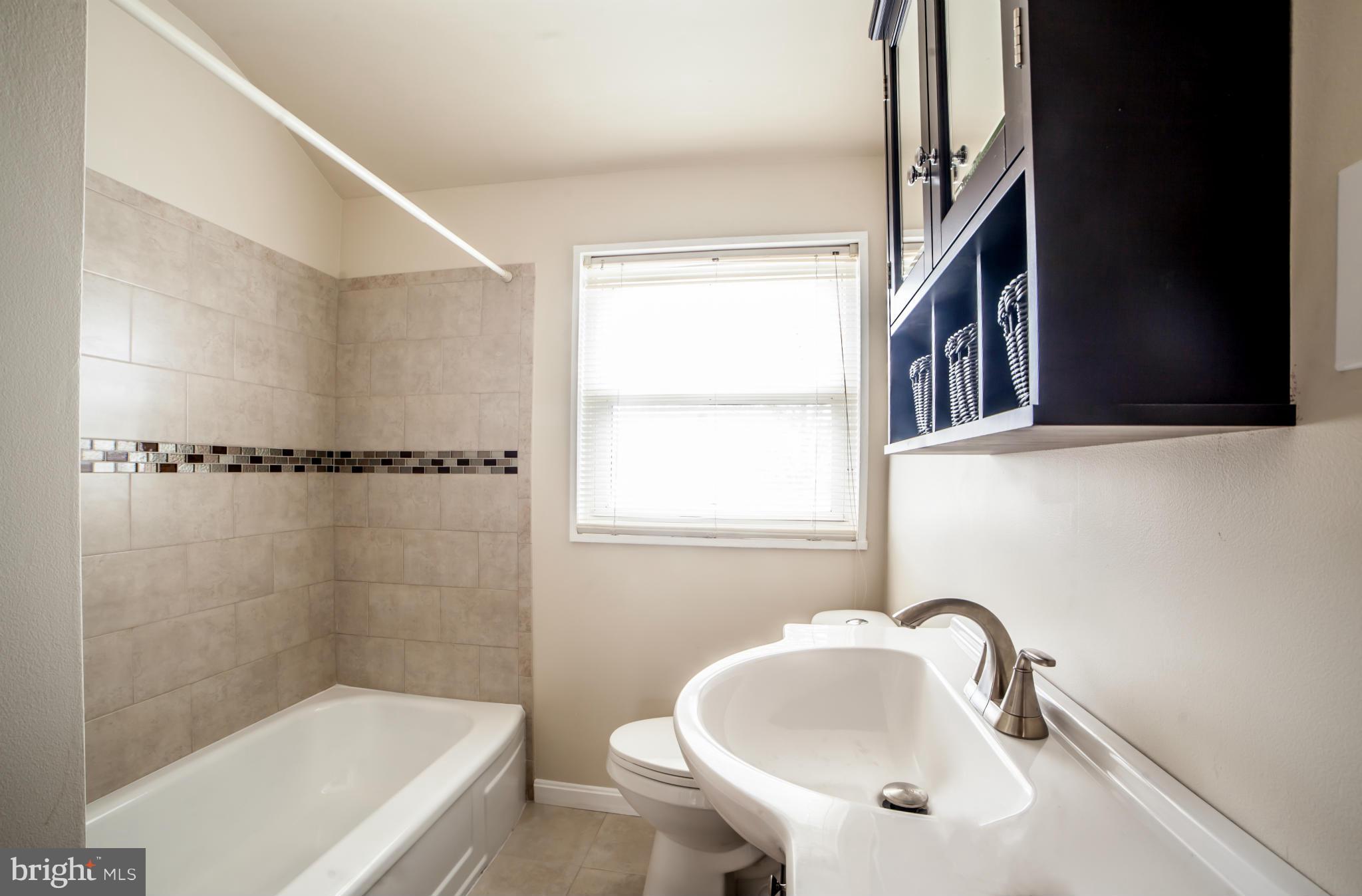562 Brisbane Road Baltimore, MD 21229 - Photo 21 of 26 Bath