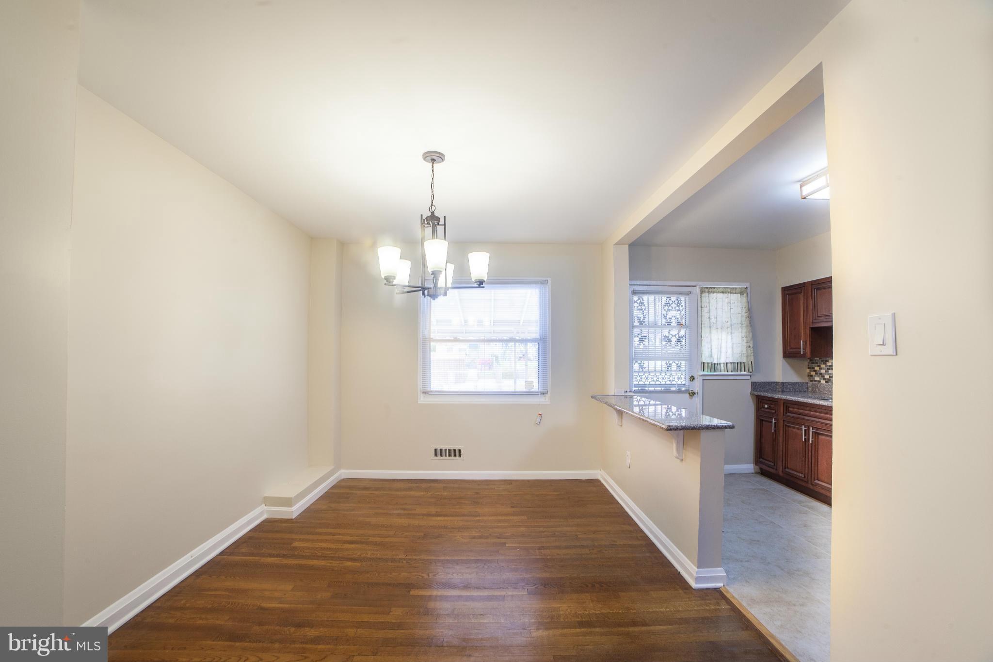 562 Brisbane Road Baltimore, MD 21229 - Photo 5 of 26 Dining Room