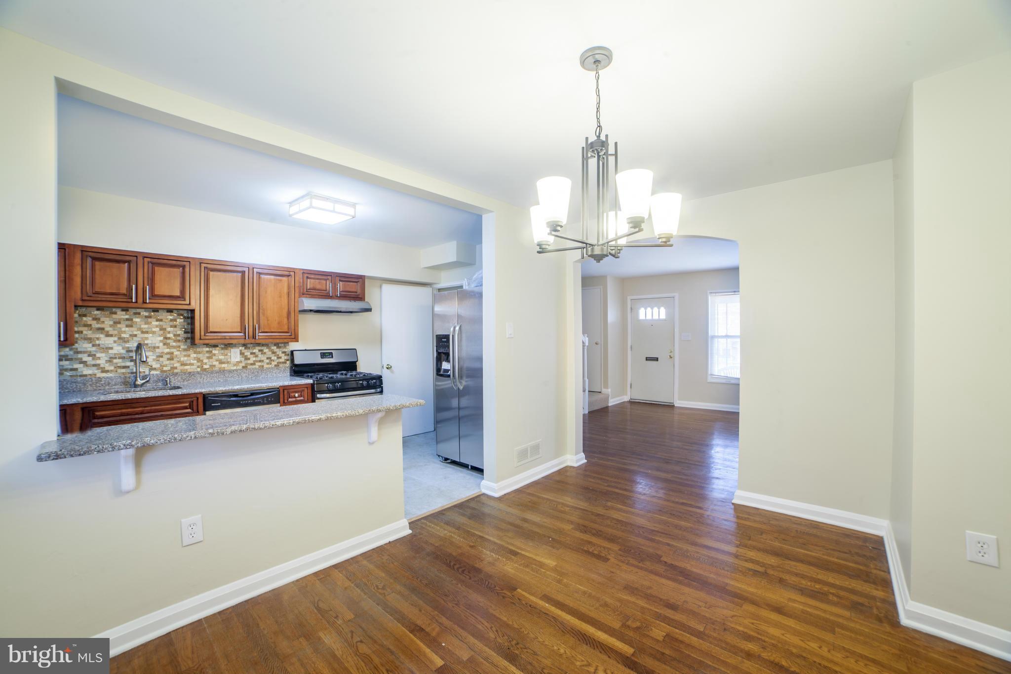 562 Brisbane Road Baltimore, MD 21229 - Photo 6 of 26 Dining Room