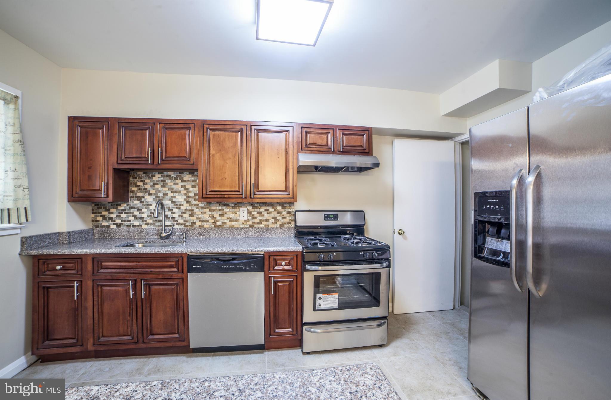 562 Brisbane Road Baltimore, MD 21229 - Photo 8 of 26 Kitchen