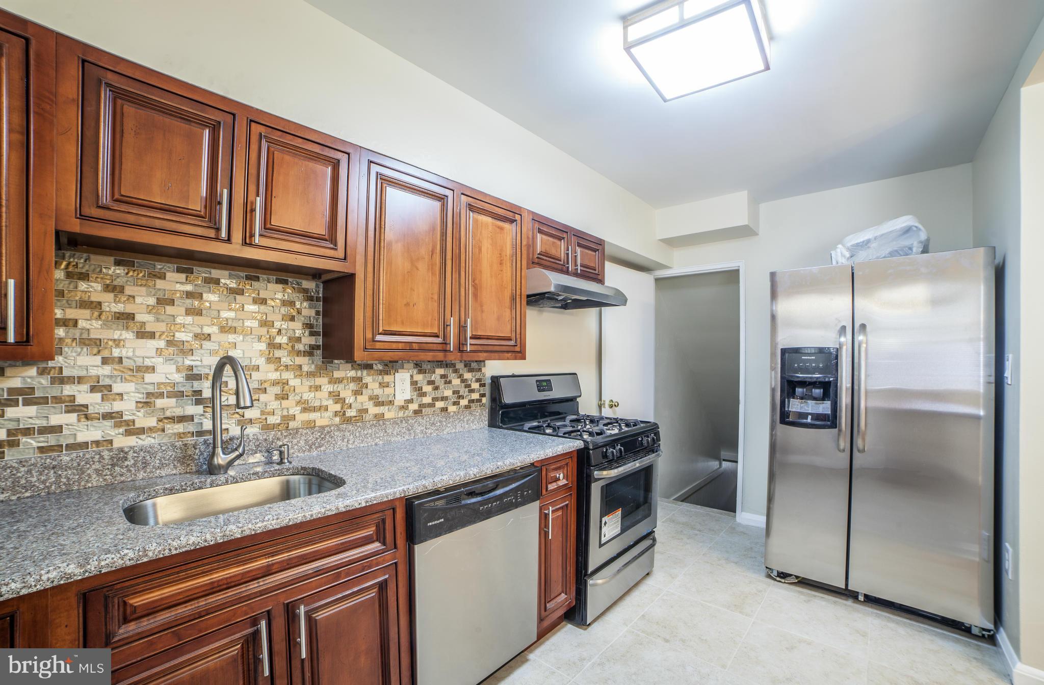 562 Brisbane Road Baltimore, MD 21229 - Photo 9 of 26 Kitchen