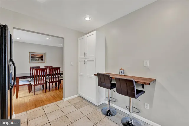 a view of a livingroom with furniture and furniture