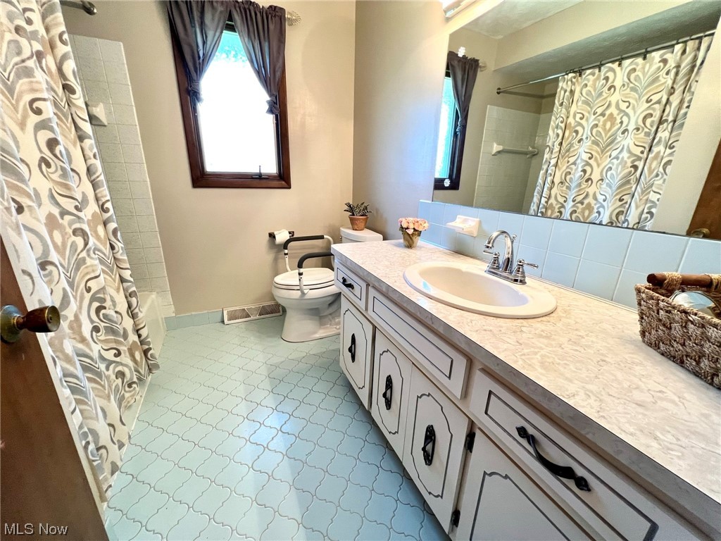 3001 Dentzler Road Parma, OH 44134 - Photo 28 of 35