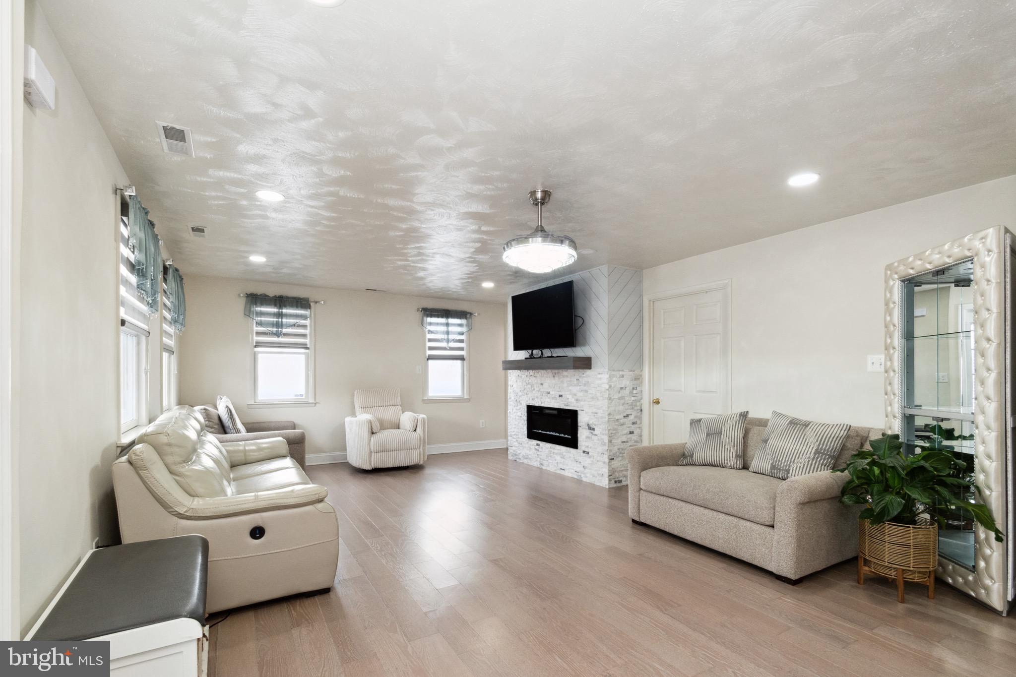 108 Denson Drive Severn, MD 21144 - Photo 4 of 25 Living room