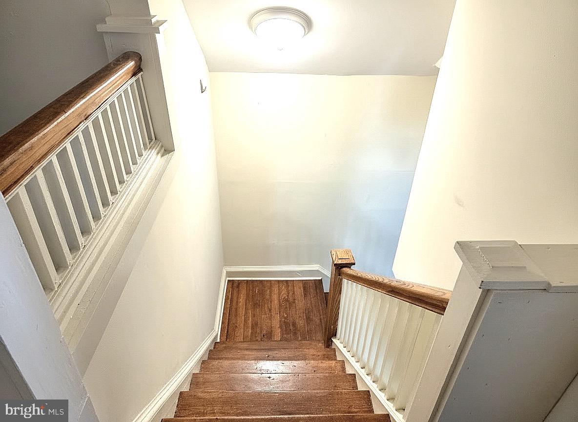 405 Leonards Lane Cambridge, MD 21613 - Photo 22 of 33 a view of stairs