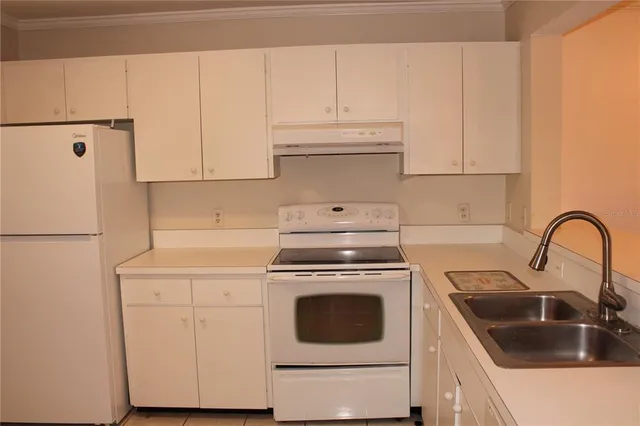 $2,250 | 152 Wild Palm Drive, Unit 152, Bradenton, FL 34210