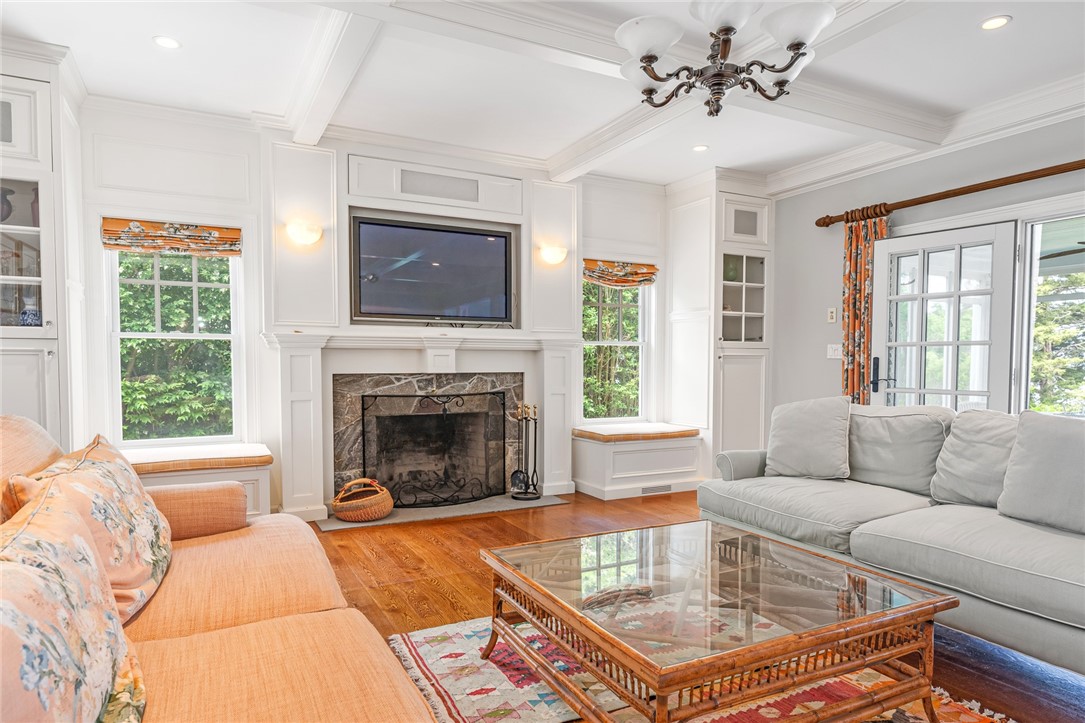 52 Avondale Road Westerly, RI 02891 - Photo 11 of 49