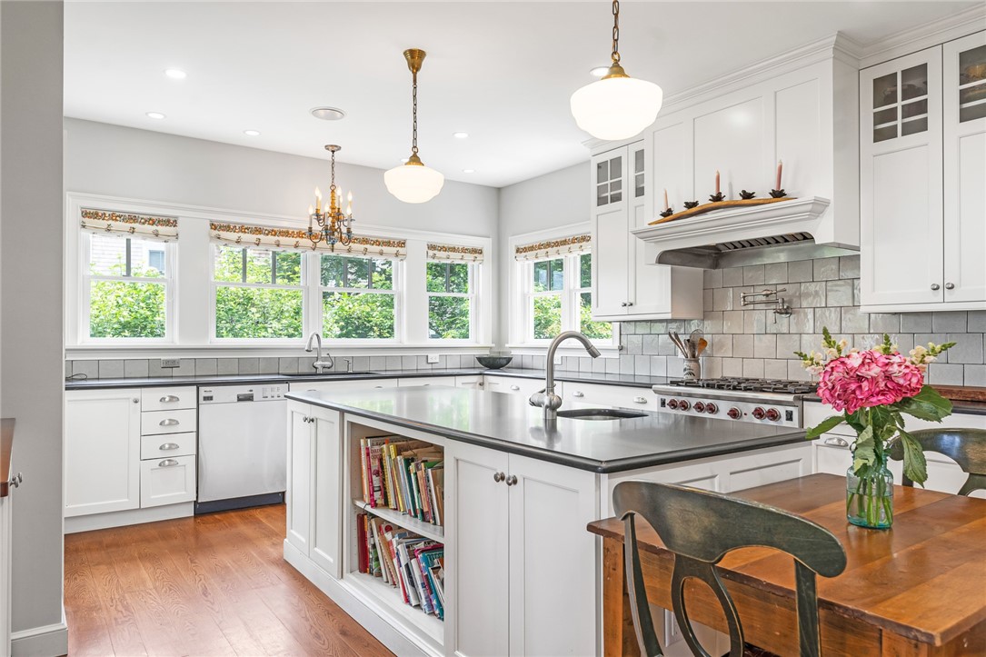 52 Avondale Road Westerly, RI 02891 - Photo 16 of 49