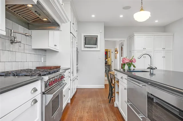 $4,275,000 | 52 Avondale Road, Westerly, RI 02891