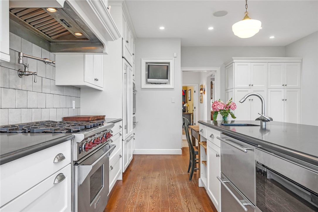 52 Avondale Road Westerly, RI 02891 - Photo 18 of 49