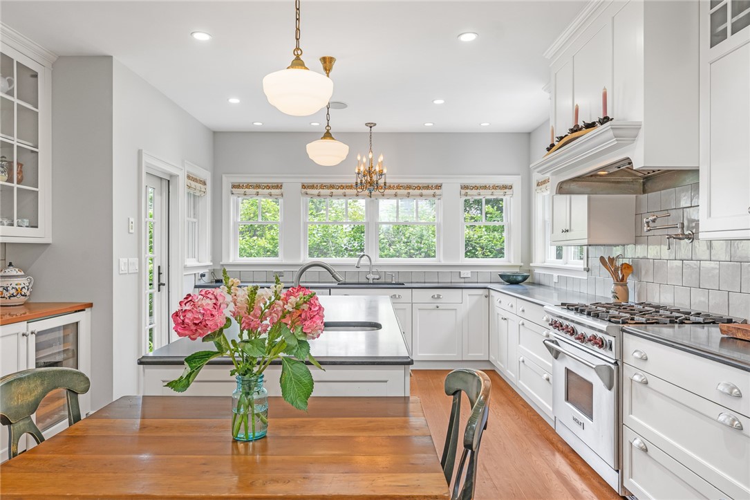 52 Avondale Road Westerly, RI 02891 - Photo 20 of 49