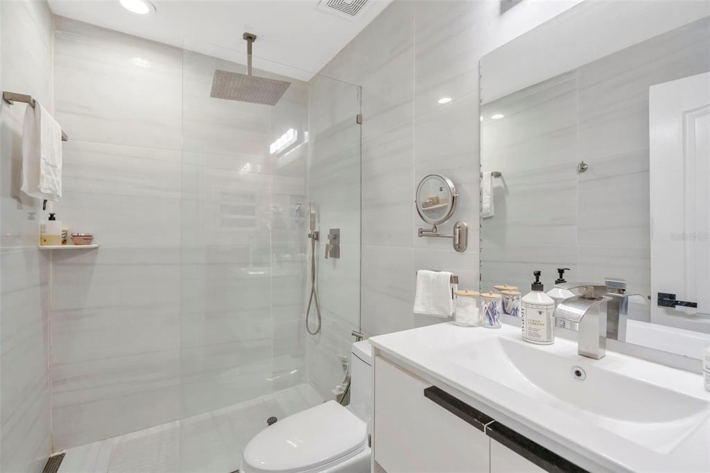 6765 Lake Rochester Lane Gibsonton, FL 33534 - Photo 25 of 33 a bathroom with a sink toilet tub and shower