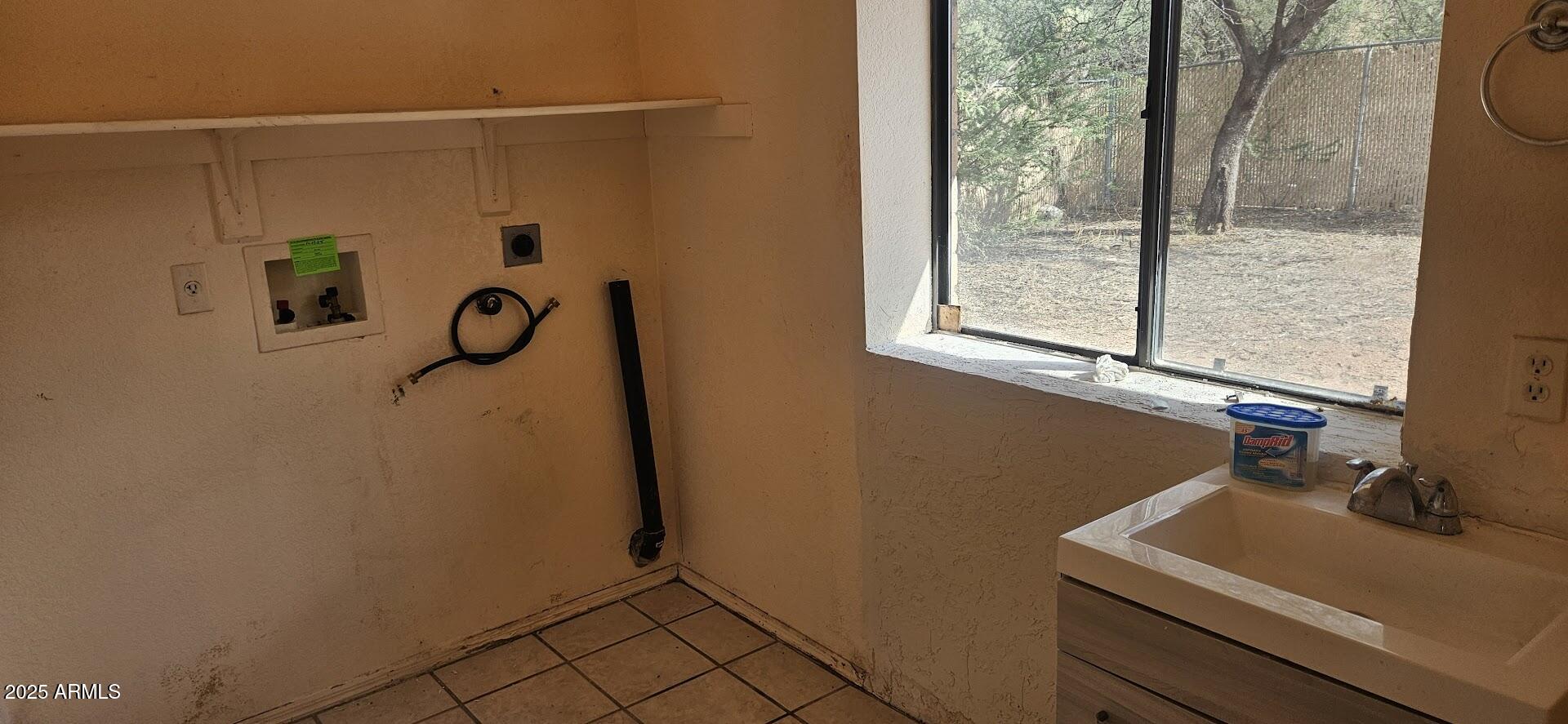 895 Via Esmeralda Rio Rico, AZ 85648 - Photo 12 of 16 20251120_113406