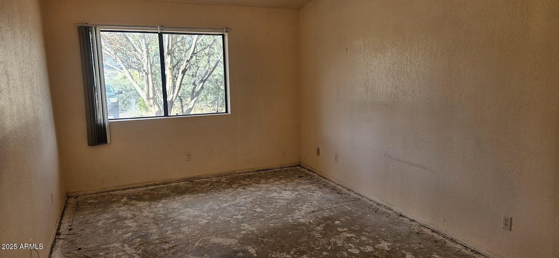 895 Via Esmeralda Rio Rico, AZ 85648 - Photo 13 of 16 20251120_113410