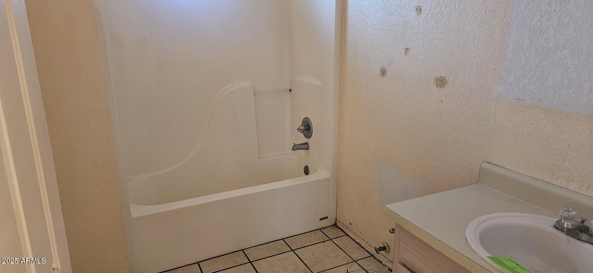 895 Via Esmeralda Rio Rico, AZ 85648 - Photo 14 of 16 20251120_113421