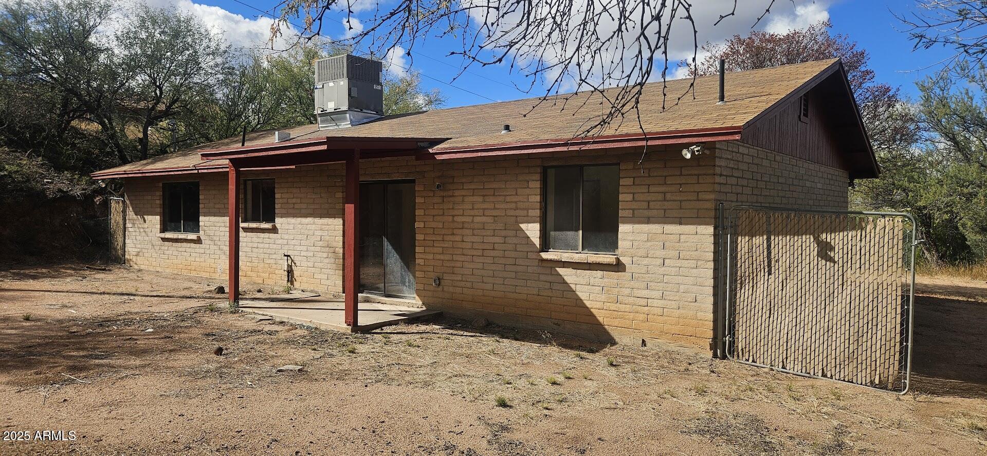 895 Via Esmeralda Rio Rico, AZ 85648 - Photo 3 of 16 20251120_113136