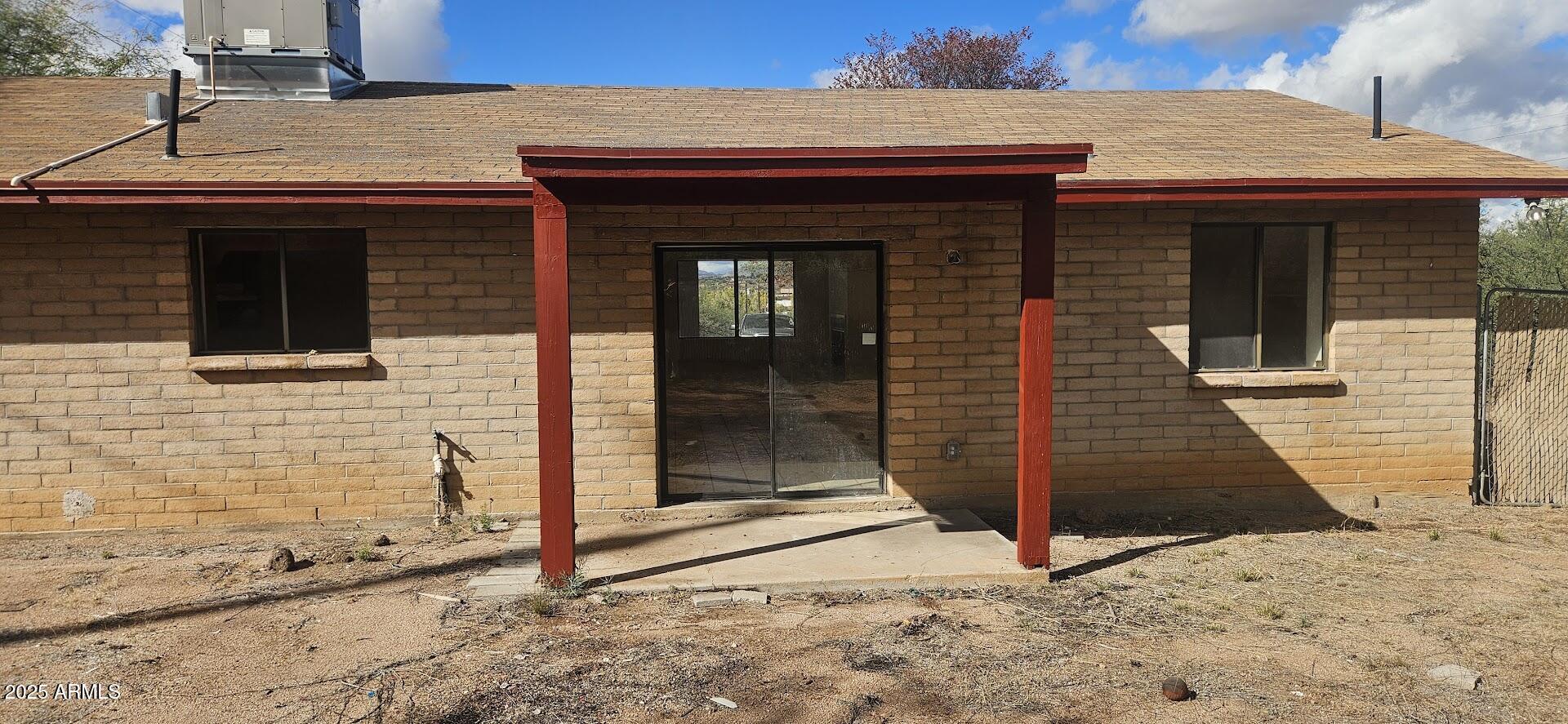 895 Via Esmeralda Rio Rico, AZ 85648 - Photo 6 of 16 20251120_113211