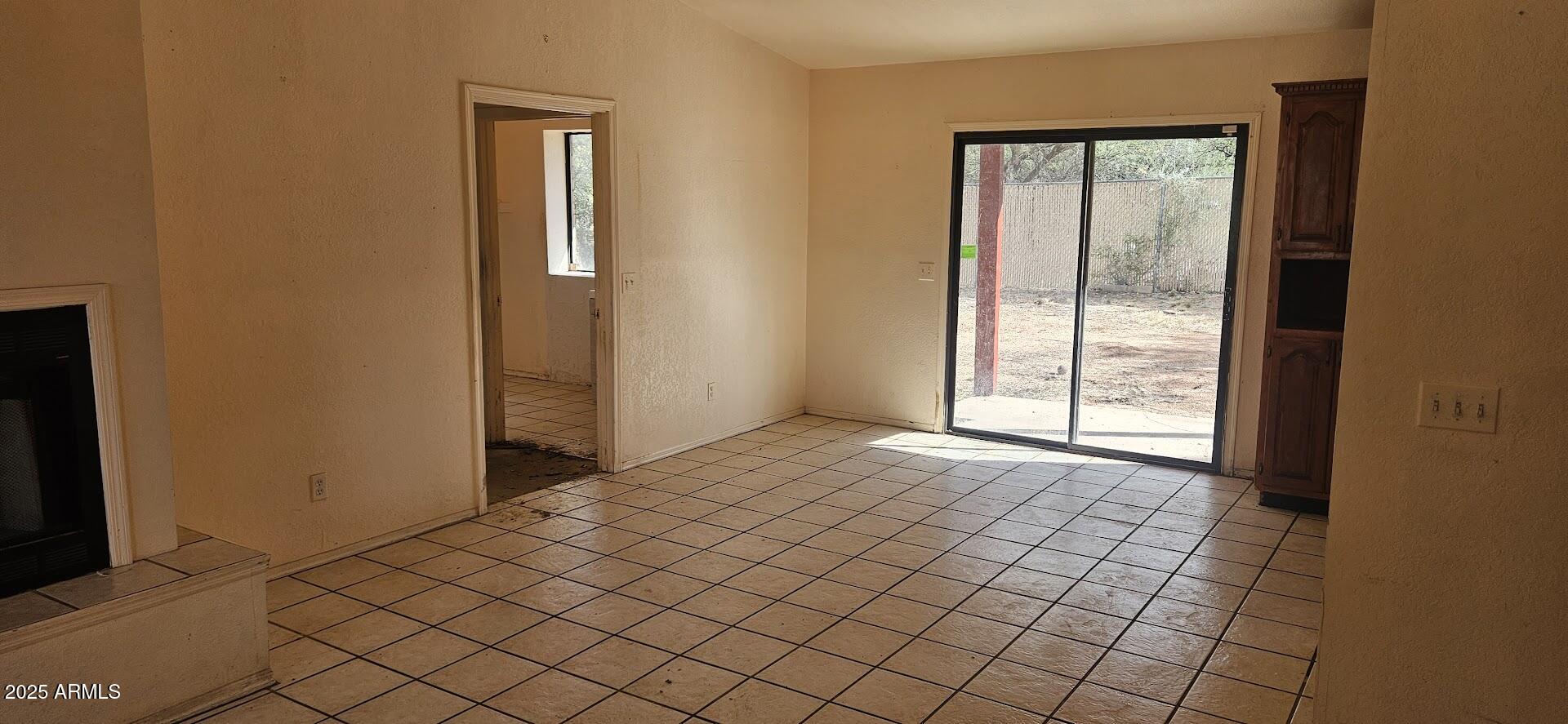 895 Via Esmeralda Rio Rico, AZ 85648 - Photo 9 of 16 20251120_113350