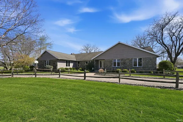 $575,000 | 1690 East 250 North, Bluffton, IN 46714